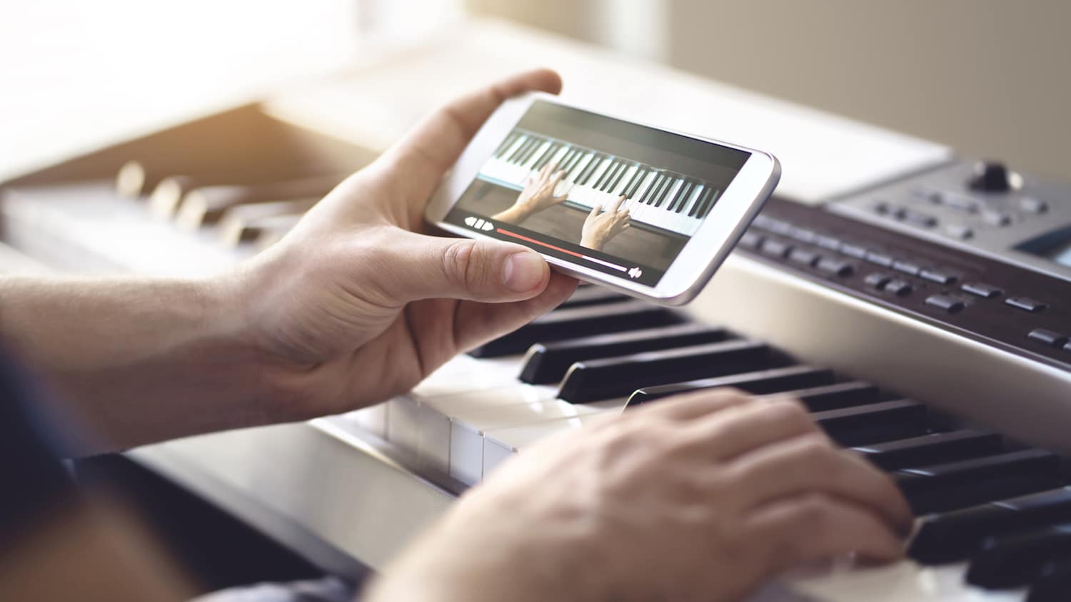 Apprendre le piano en ligne gratuitement et facilement.