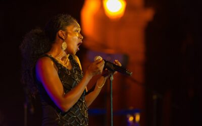 Comment une école de chant prépare-t-elle à une carrière musicale ?